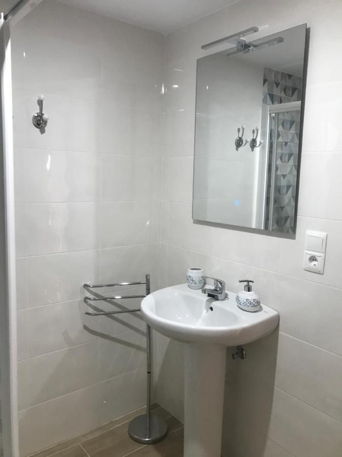 Nuevo Con Piscina En El Centro 