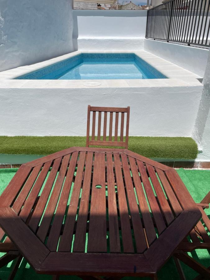 Nuevo Con Piscina En El Centro 
