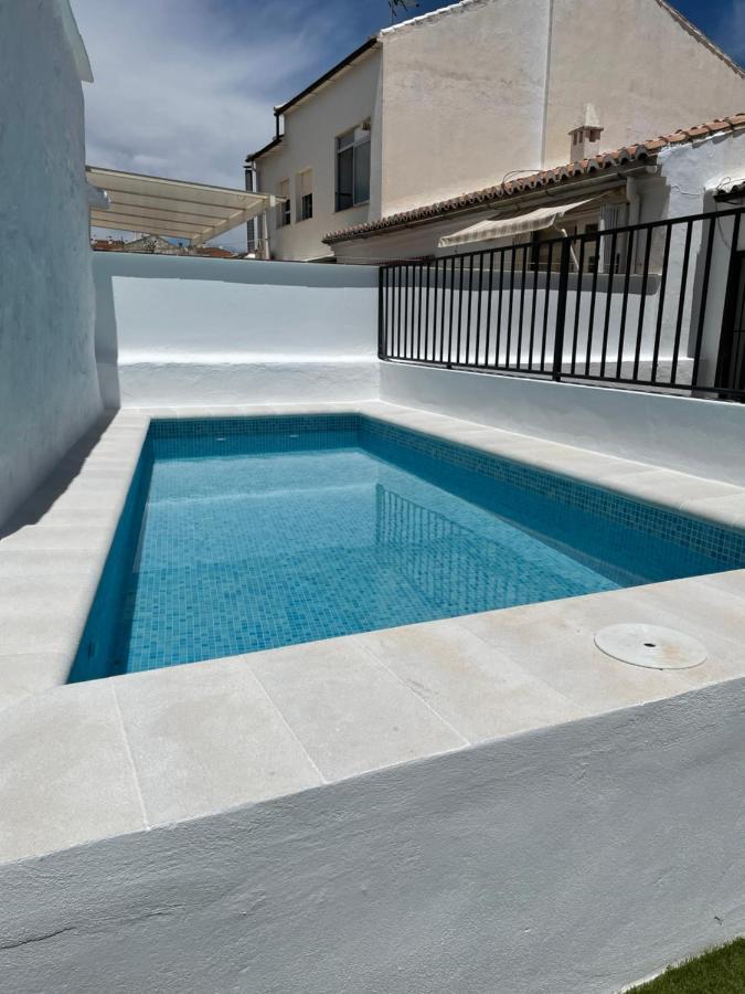Nuevo Con Piscina En El Centro 